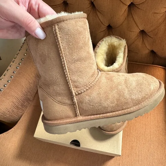 UGG Kids' Classic II Boots in Chestnut