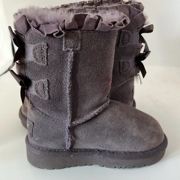 UGG Kids' Classic II Fashion Boot size 7 purple mauve