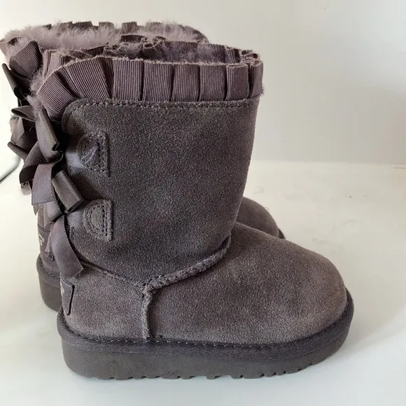 UGG Kids' Classic II Fashion Boot size 7 purple mauve