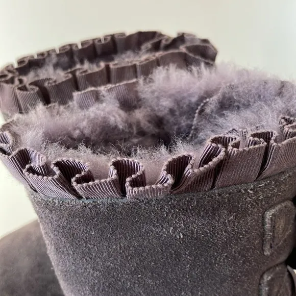 UGG Kids' Classic II Fashion Boot size 7 purple mauve