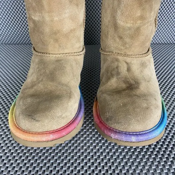 Ugg Kids Classic Short II Rainbow Boots Girls Size 2 Chestnut Brown Multicolor