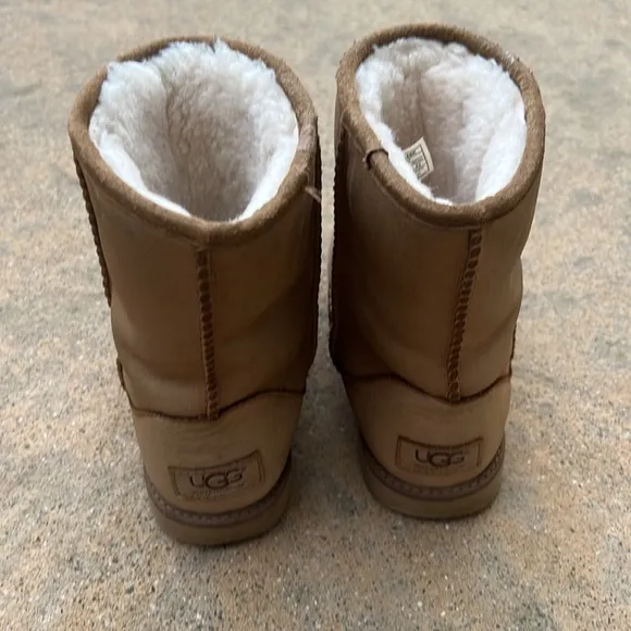 UGG Kids Classic Tan Short Water Resistant Boitd Size 3