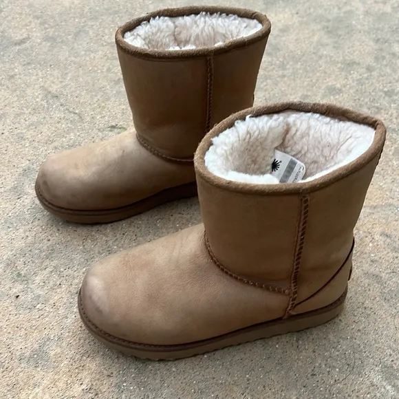 UGG Kids Classic Tan Short Water Resistant Boitd Size 3