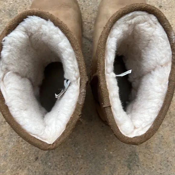 UGG Kids Classic Tan Short Water Resistant Boitd Size 3