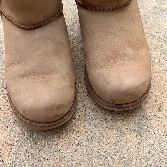 UGG Kids Classic Tan Short Water Resistant Boitd Size 3