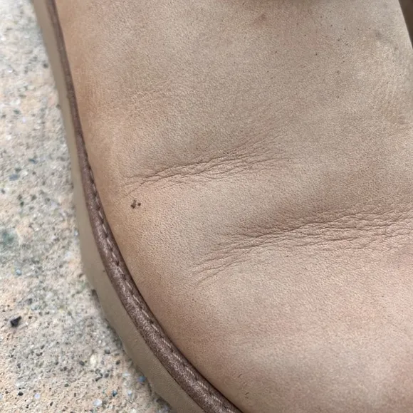 UGG Kids Classic Tan Short Water Resistant Boitd Size 3