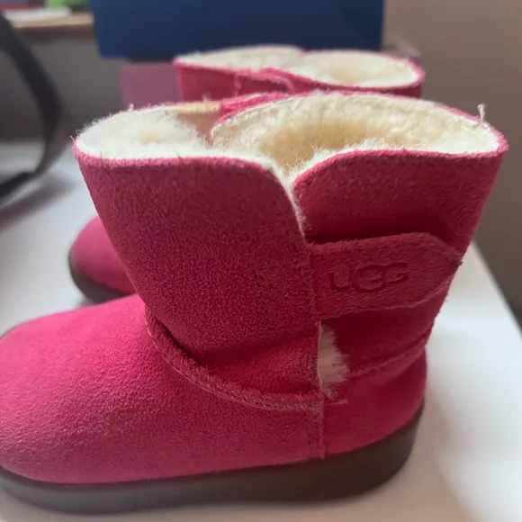 UGG KIDS Keelan II size 4 / 5