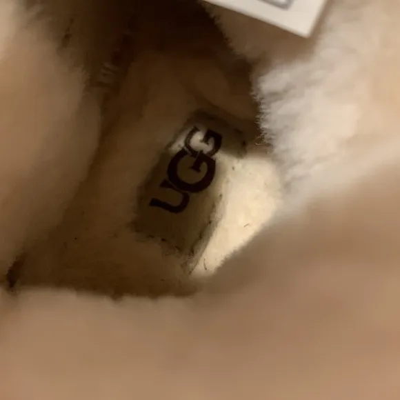 UGG Kids Tan Boots Shearling Lined hook &amp; loop closure size 2/3