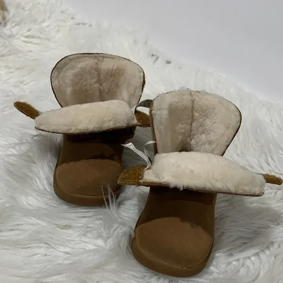 UGG Kids Tan Boots Shearling Lined hook &amp; loop closure size 2/3