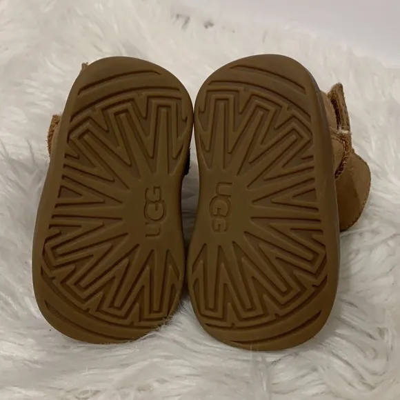 UGG Kids Tan Boots Shearling Lined hook &amp; loop closure size 2/3