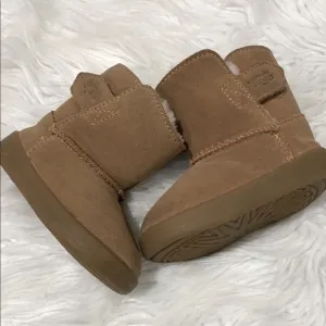 UGG Kids Tan Boots Shearling Lined hook &amp; loop closure size 2/3