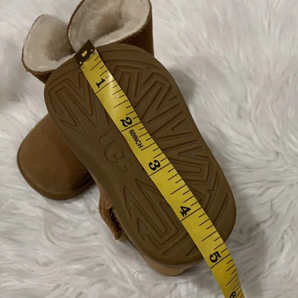 UGG Kids Tan Boots Shearling Lined hook &amp; loop closure size 2/3