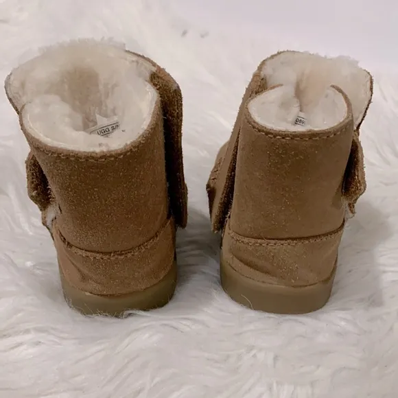 UGG Kids Tan Boots Shearling Lined hook &amp; loop closure size 2/3
