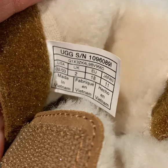 UGG Kids Tan Boots Shearling Lined hook &amp; loop closure size 2/3