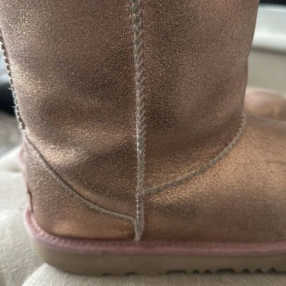 UGG Kids CLASSIC II BOOT METALLIC GLITTER - ROSE GOLD Size 7 or Women’s 8 or 9