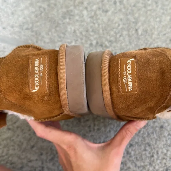 UGG Koolaburra Victoria short girl’s brown faux fur lined bow side boots size 2