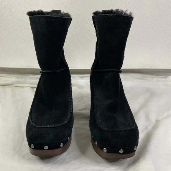 UGG Kouri Suede Sheepskin Clog Boots Women Black Sz 9 Platform Heel Studded Trim