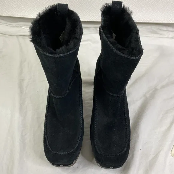 UGG Kouri Suede Sheepskin Clog Boots Women Black Sz 9 Platform Heel Studded Trim