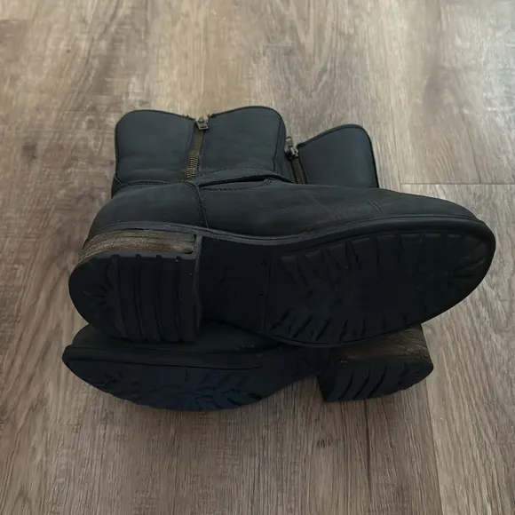 Ugg Leather Boots size 7