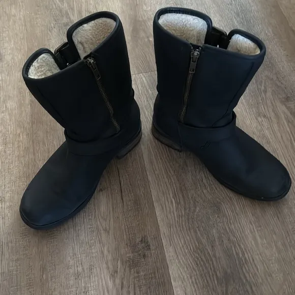 Ugg Leather Boots size 7