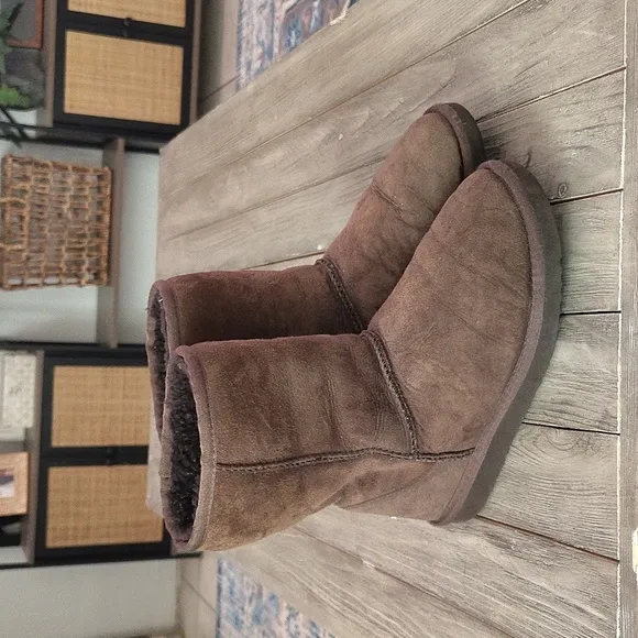 UGG Leather Winter Boots in Brown Size Woman's 7