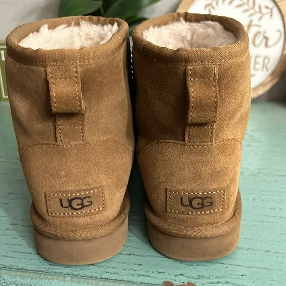 Ugg Logo Tape classic Mini Boots SZ 7