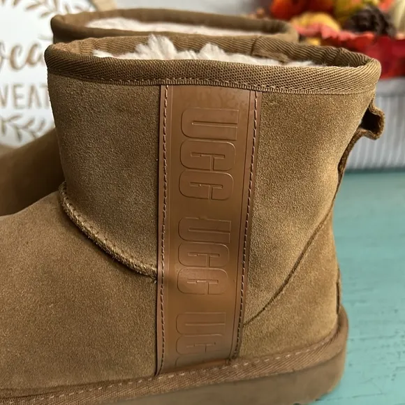 Ugg Logo Tape classic Mini Boots SZ 7