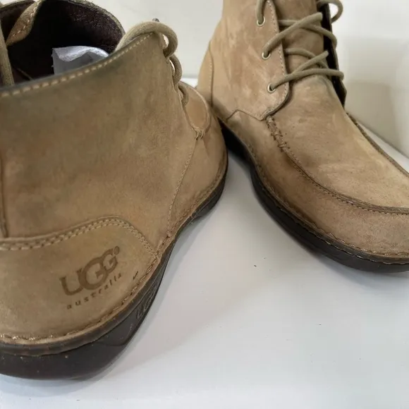 UGG Mens Chukka Boot hiking camping streetwear outdoor