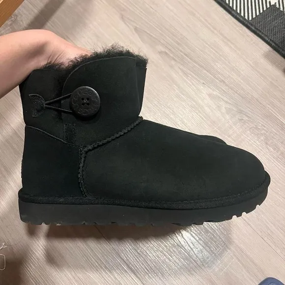 UGG Mini Bailey Button II Short Boots