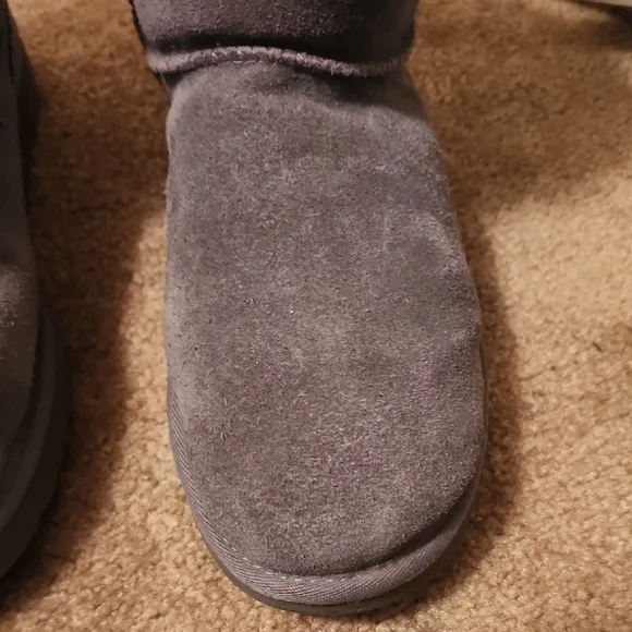 UGG Mini Continuity Bow Boots in Charcoal