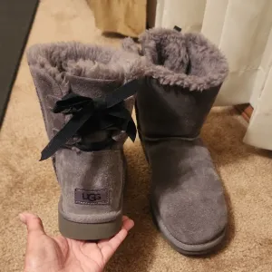 UGG Mini Continuity Bow Boots in Charcoal