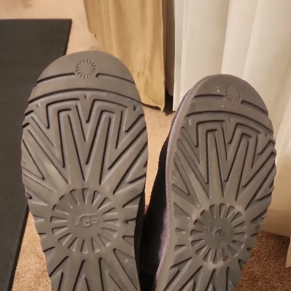 UGG Mini Continuity Bow Boots in Charcoal