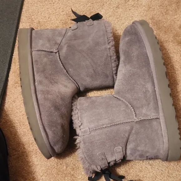 UGG Mini Continuity Bow Boots in Charcoal