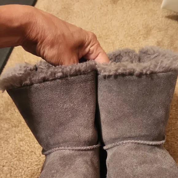 UGG Mini Continuity Bow Boots in Charcoal