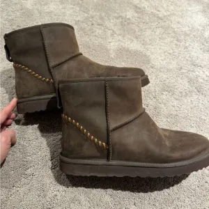 UGG Mini Deco short men’s boots. Size 12. Great condition!