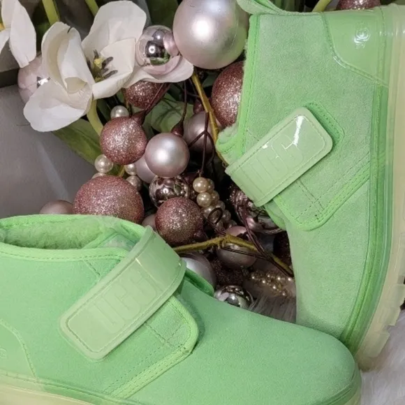 UGG Neumel Clear Chukka Parakeet Green Boots - Women's brand new