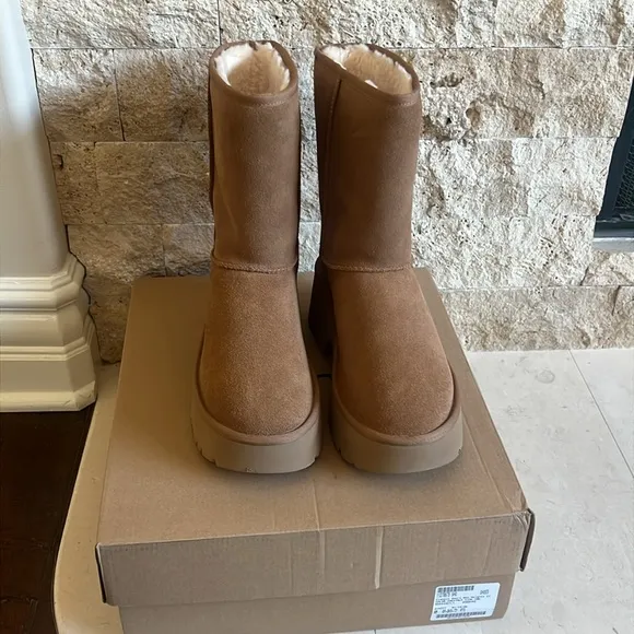 Ugg New Heights Suede Platform Boots Size 10 NWT
