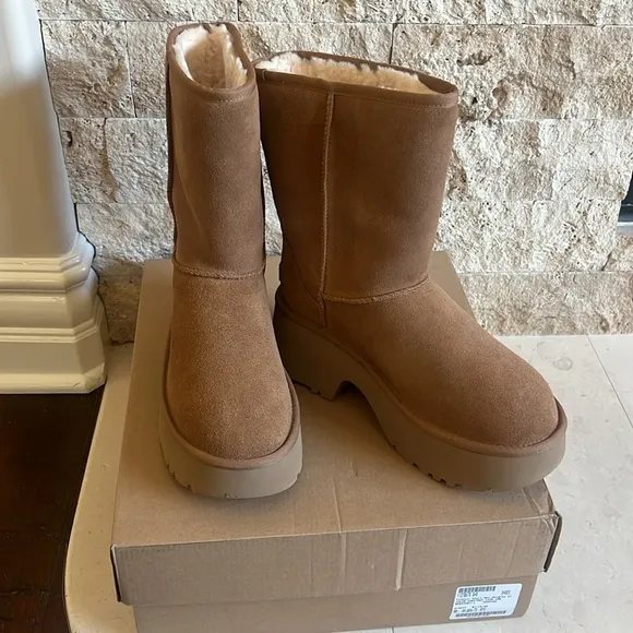 Ugg New Heights Suede Platform Boots Size 10 NWT
