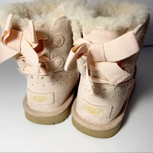 UGG Pink Suede Short Bow Boots Sz 5