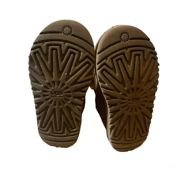 UGG Plumdale Tan Short Cuff Boots size 12
