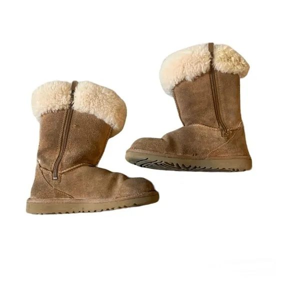 UGG Plumdale Tan Short Cuff Boots size 12