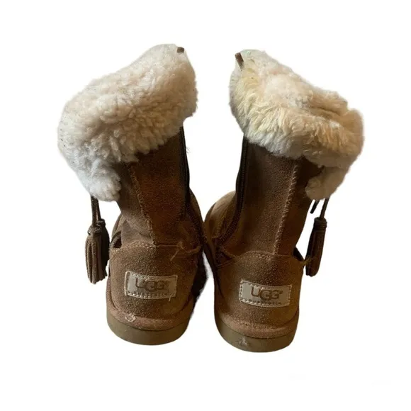 UGG Plumdale Tan Short Cuff Boots size 12