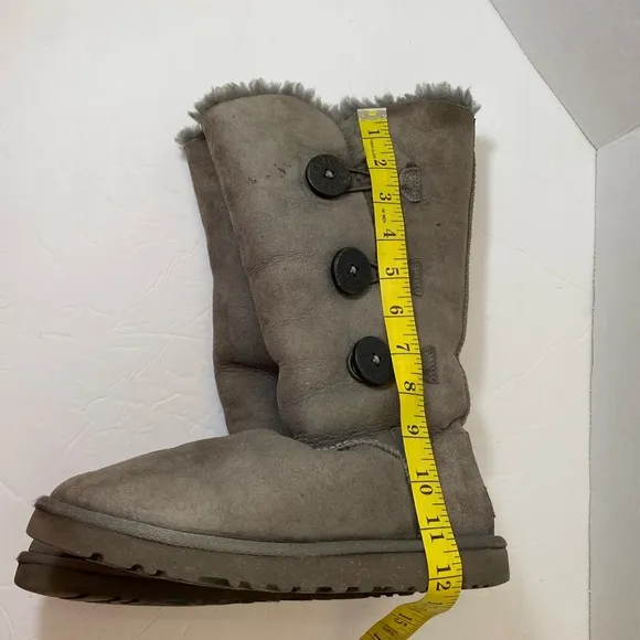 UGG PRE-OWNED WOMEN'S BAILEY BUTTON TRIPLET I GREY BOOTS SZ 7