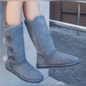UGG PRE-OWNED WOMEN'S BAILEY BUTTON TRIPLET I GREY BOOTS SZ 7