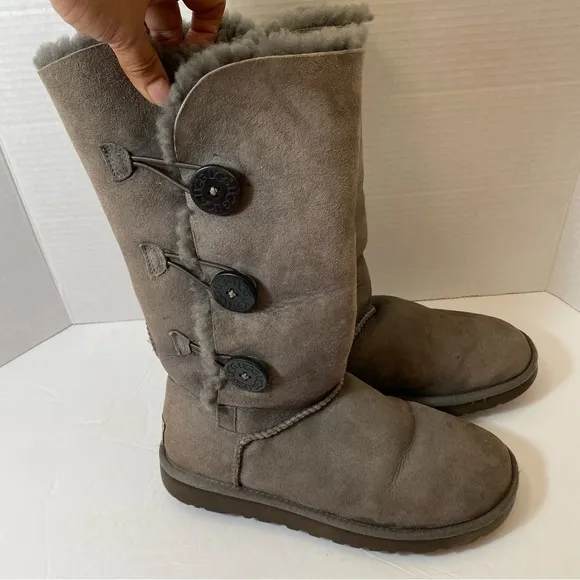 UGG PRE-OWNED WOMEN'S BAILEY BUTTON TRIPLET I GREY BOOTS SZ 7