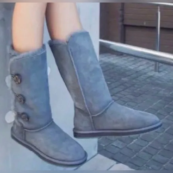 UGG PRE-OWNED WOMEN'S BAILEY BUTTON TRIPLET I GREY BOOTS SZ 7
