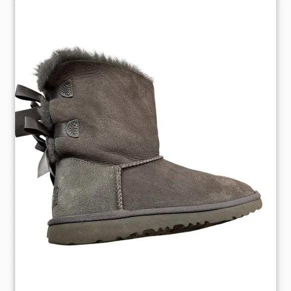 UGG SHORT BAILEY BOW GRAY SUEDE SHEEPSKIN BOOTS Youth size 4
