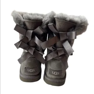 UGG SHORT BAILEY BOW GRAY SUEDE SHEEPSKIN BOOTS Youth size 4