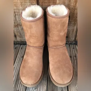 Ugg Short Beige Boots Chestnut Classic Size 9 (Fits like an 8 or 8.5)