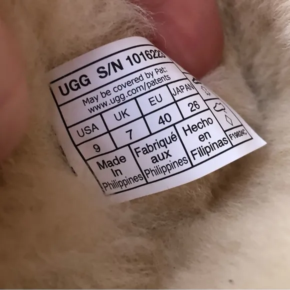 Ugg Short Beige Boots Chestnut Classic Size 9 (Fits like an 8 or 8.5)